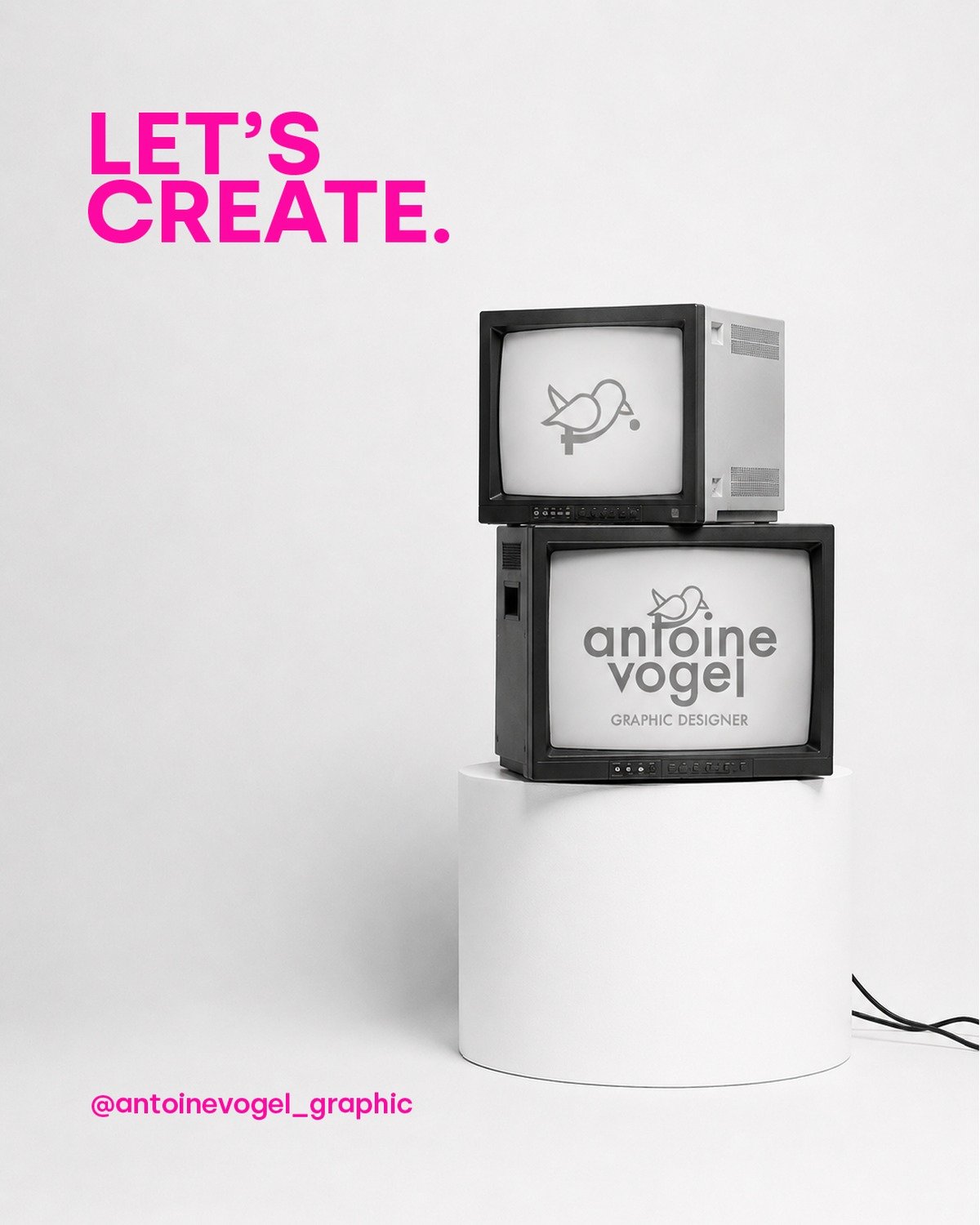Logo Antoine Vogel affiché sur des écrans vintage, visuel LET'S CREATE.