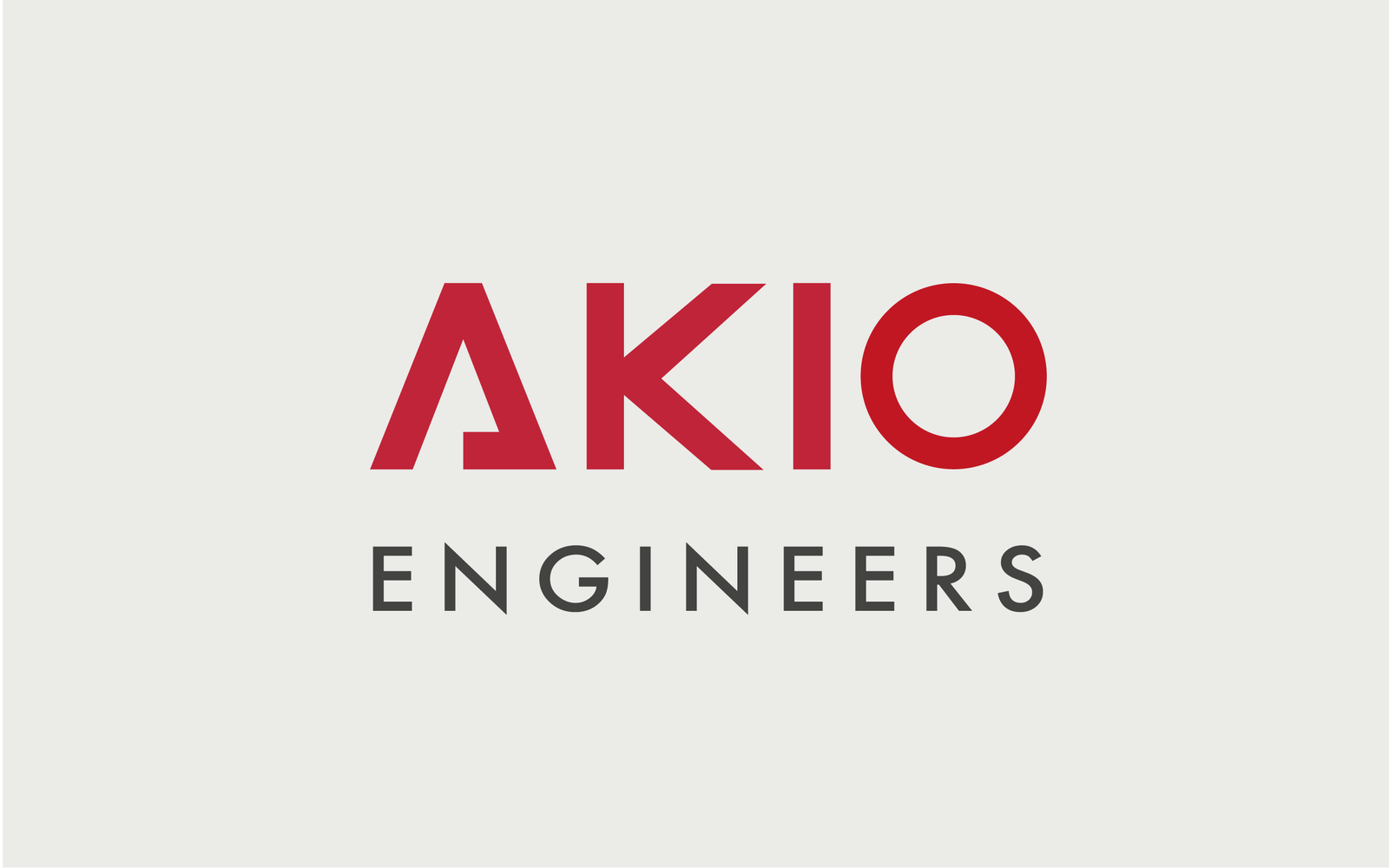 Logotype AKIO Engineers en rouge et anthracite sur fond gris clair.