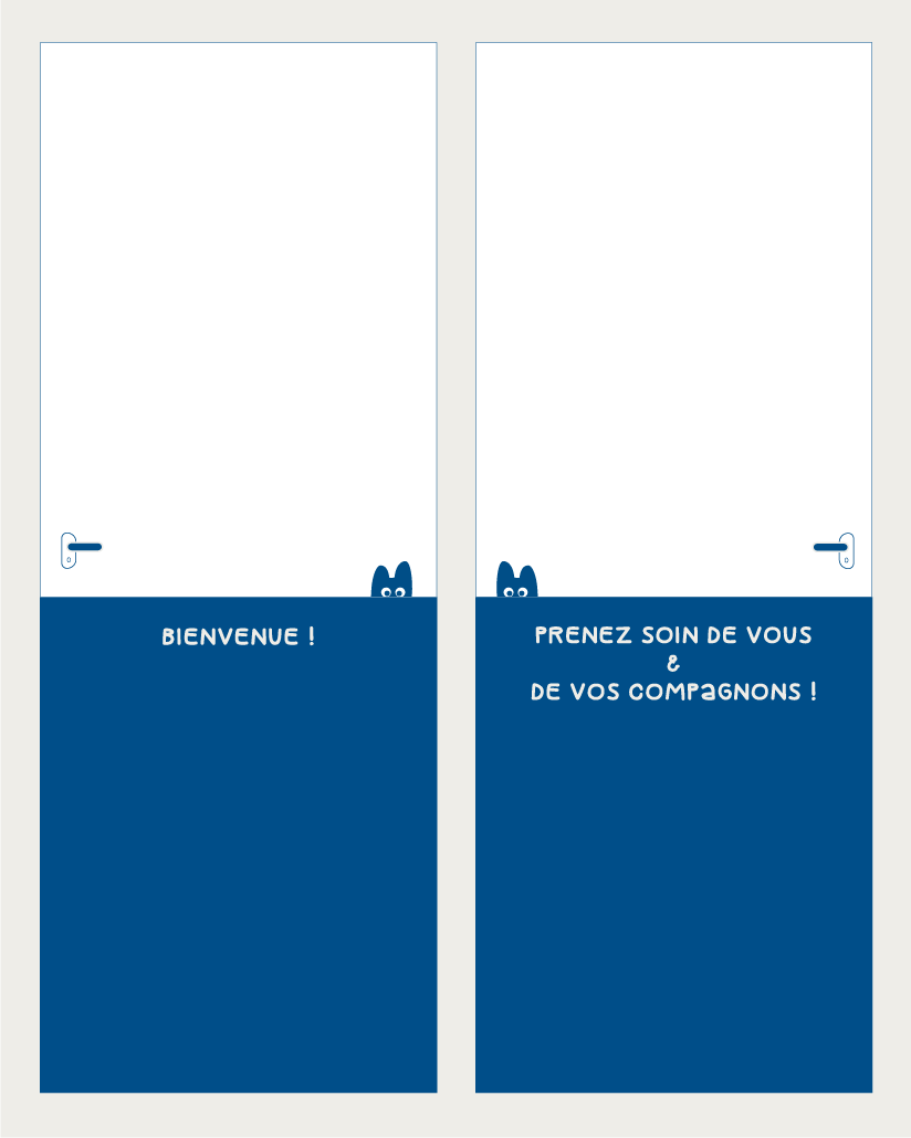 Deux vitrines aux messages « Bienvenue ! » et « Prenez soin de vous et de vos compagnons ! », avec le petit chat bleu.