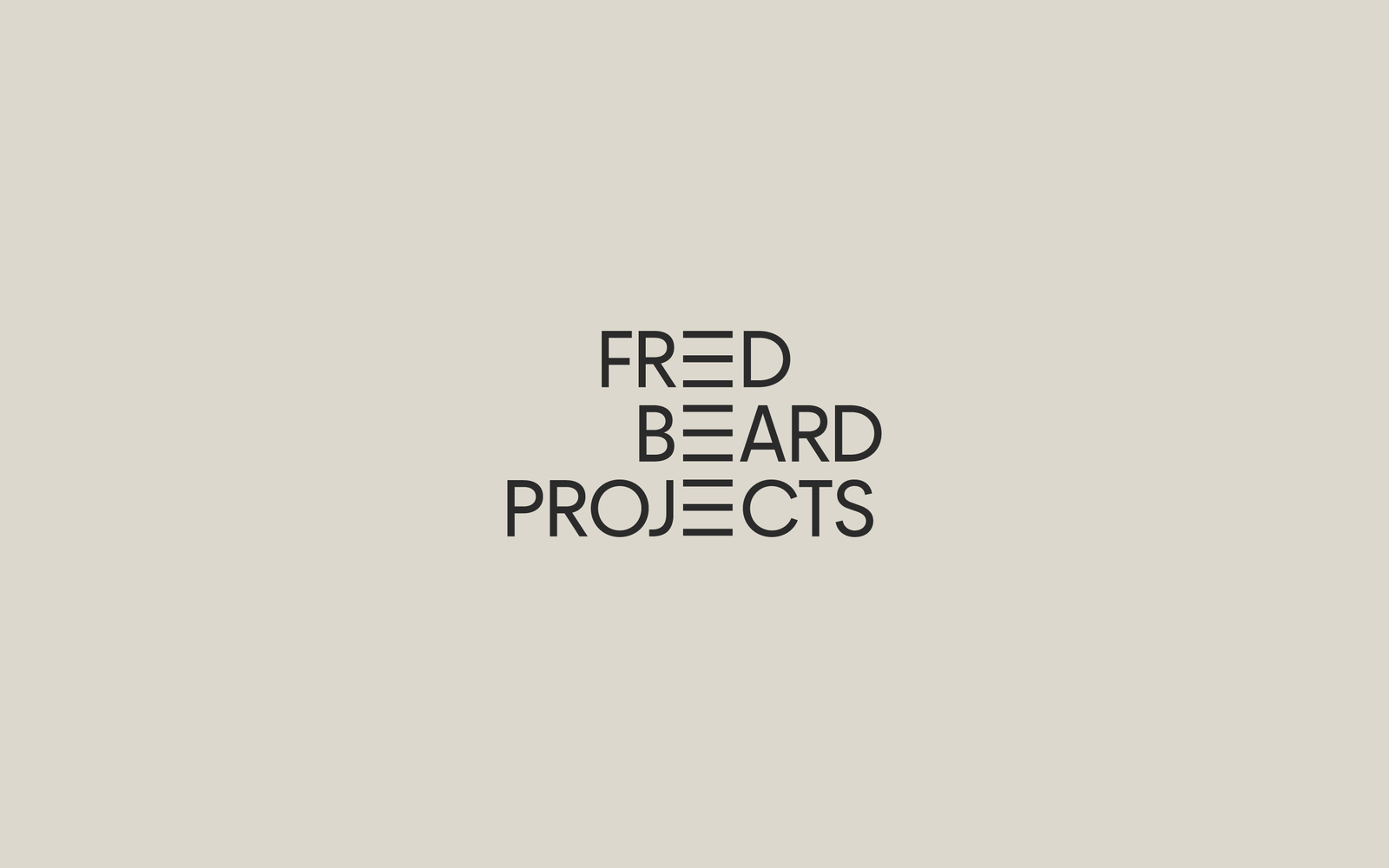 Logotype Fred Beard Projects en anthracite sur fond beige.